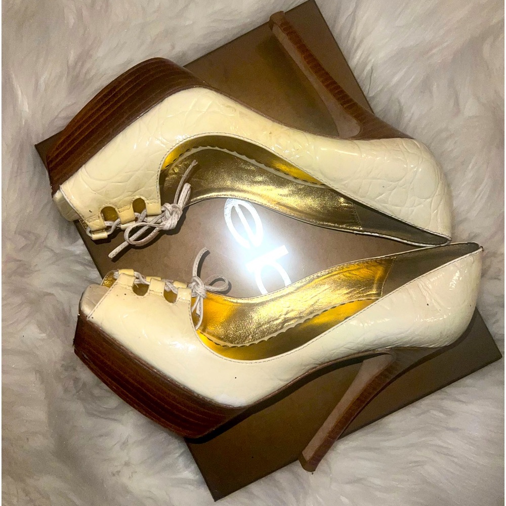 Bebe/St.Tropez peep toe/white/size 8
